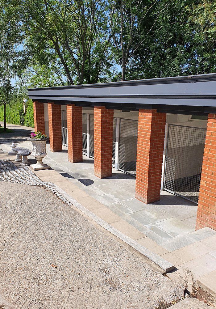 Kennel block of 5