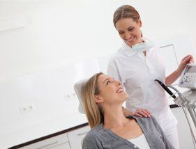 Dentist serving a patient in Klemzig