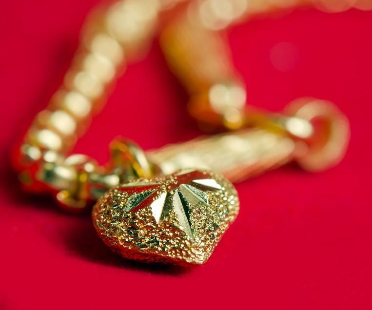 Collana in oro con ciondolo