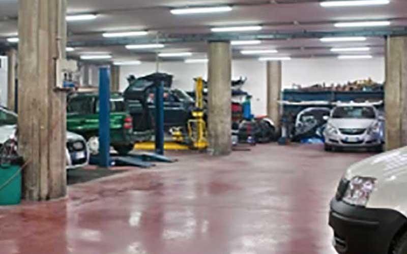 auto in riparazione