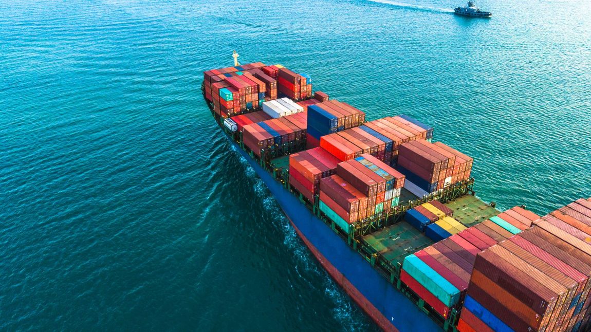 nave con container