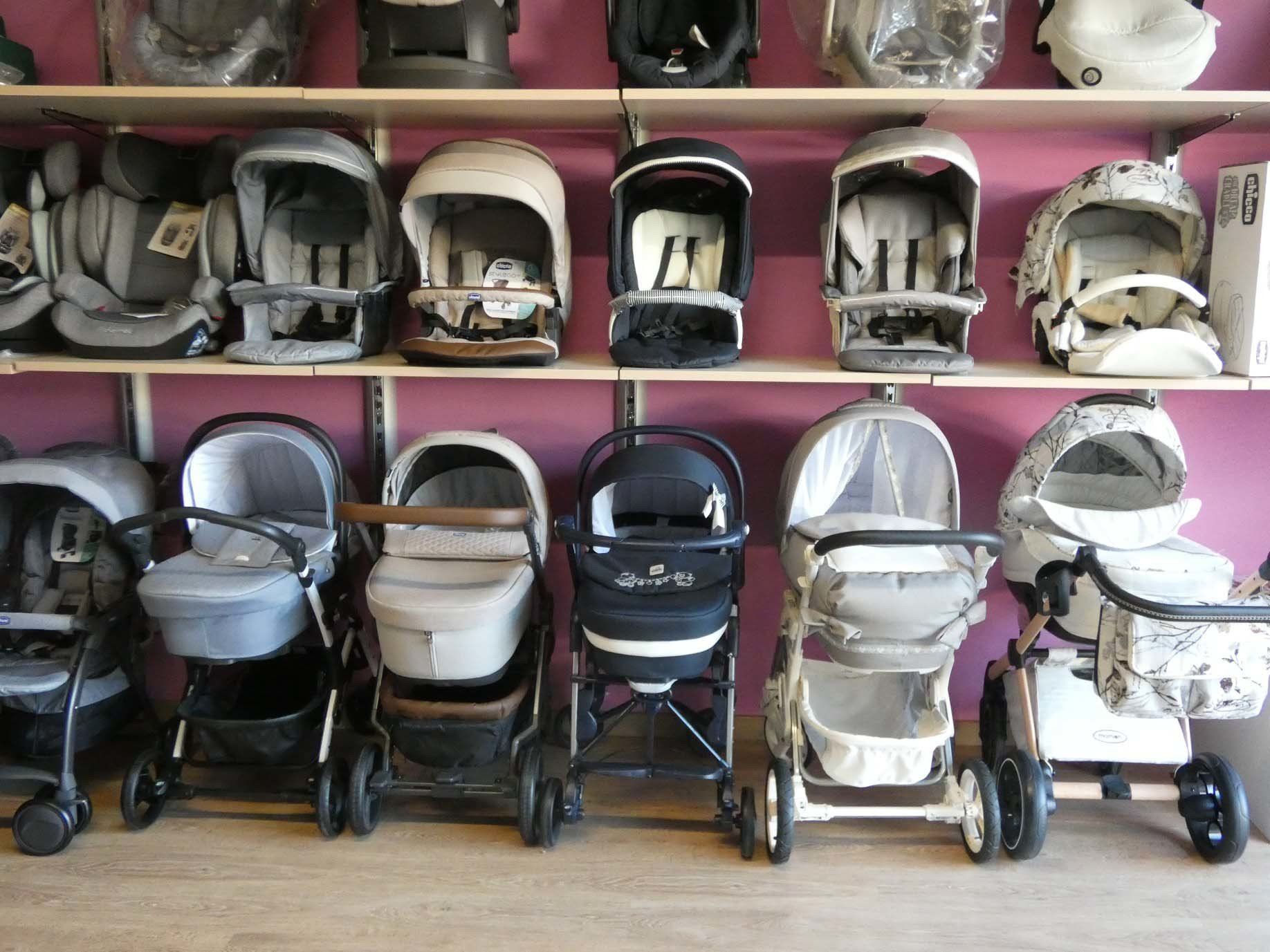 fila di passeggini