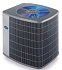 Unidad de aire acondicionado, metal gris con ventilador, para exterior.