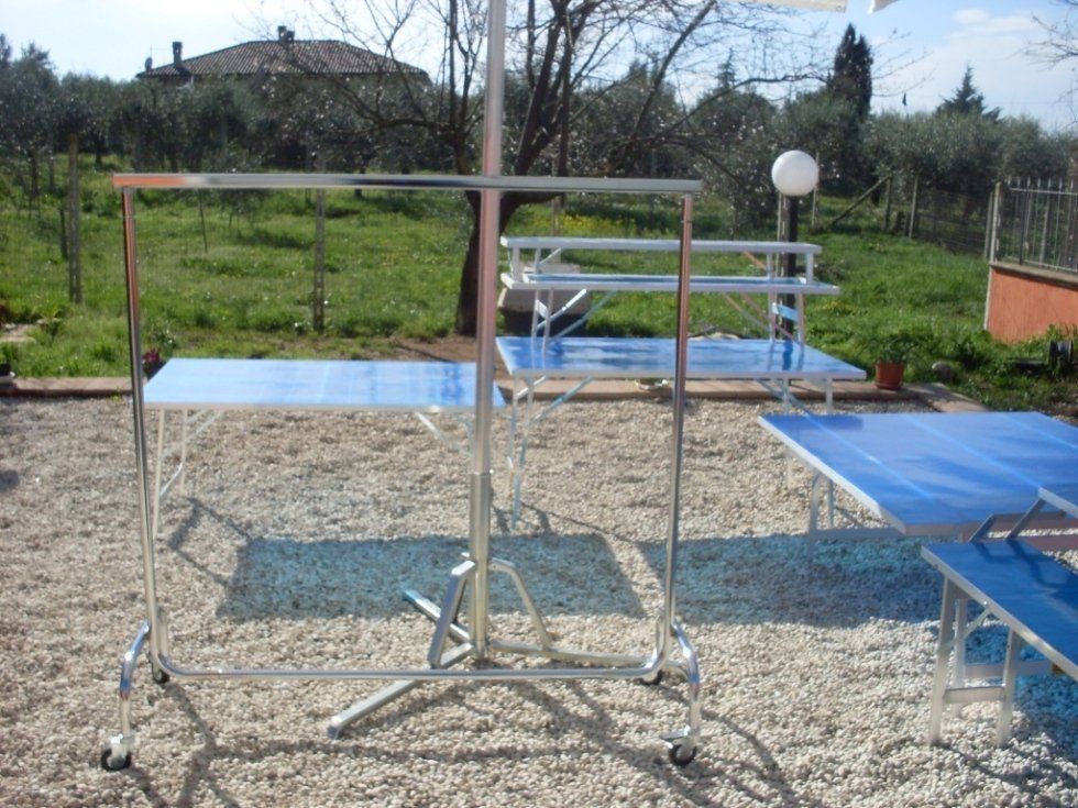 tavoli in plastica con sistema a incastro
