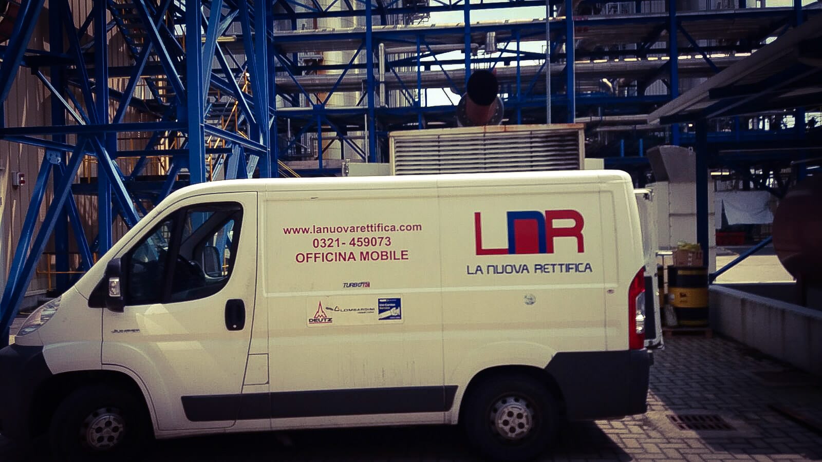 OFFICINA MOBILE ATTREZZATA PER INTERVENTI ESTERNI