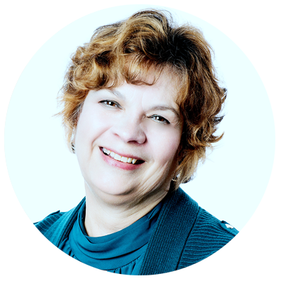 Leslie Thomas, White woman with short brown hair wearing a teal blue shirt