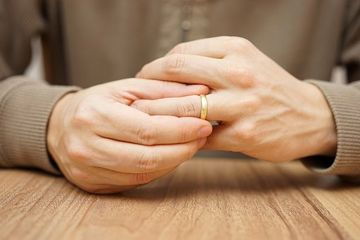 Man is taking off the wedding ring - Law Service in Manchester, NH