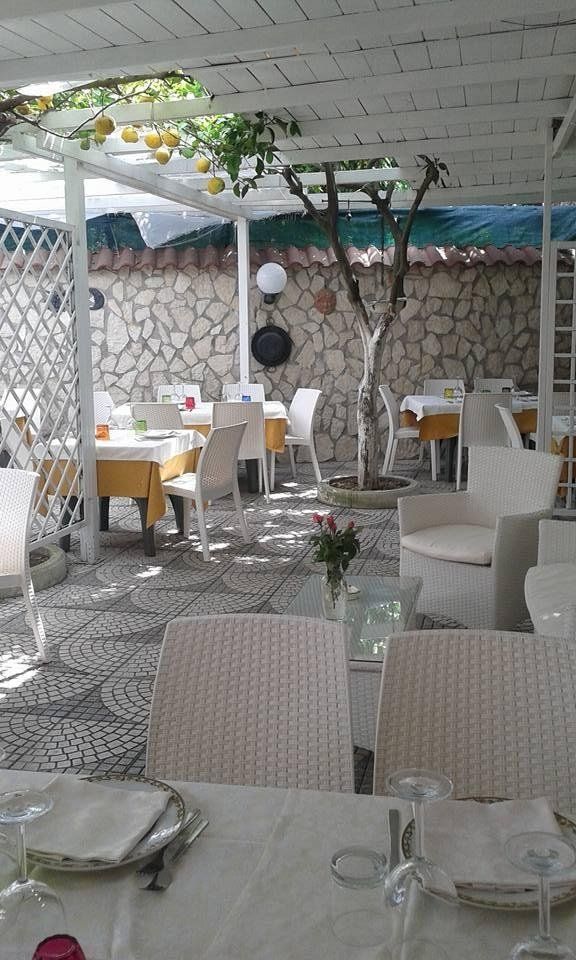 ristorante apparecchiati in modo elegante