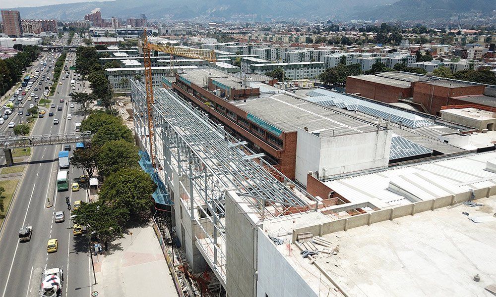 Centro comercial en estructuras metalicas