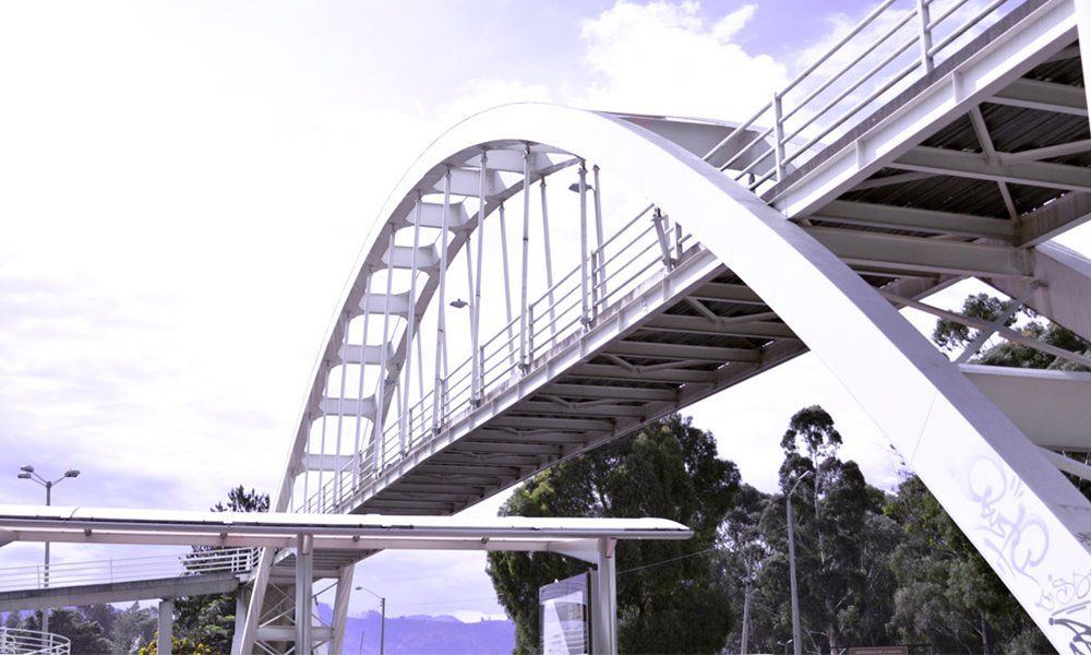 Puente peatonal estructuras metálicas