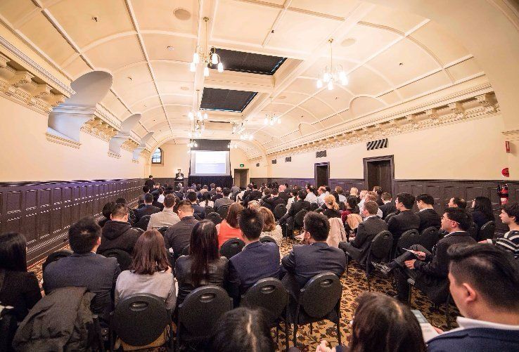 Develop presentation skills and public speaking skills for confident English speaking