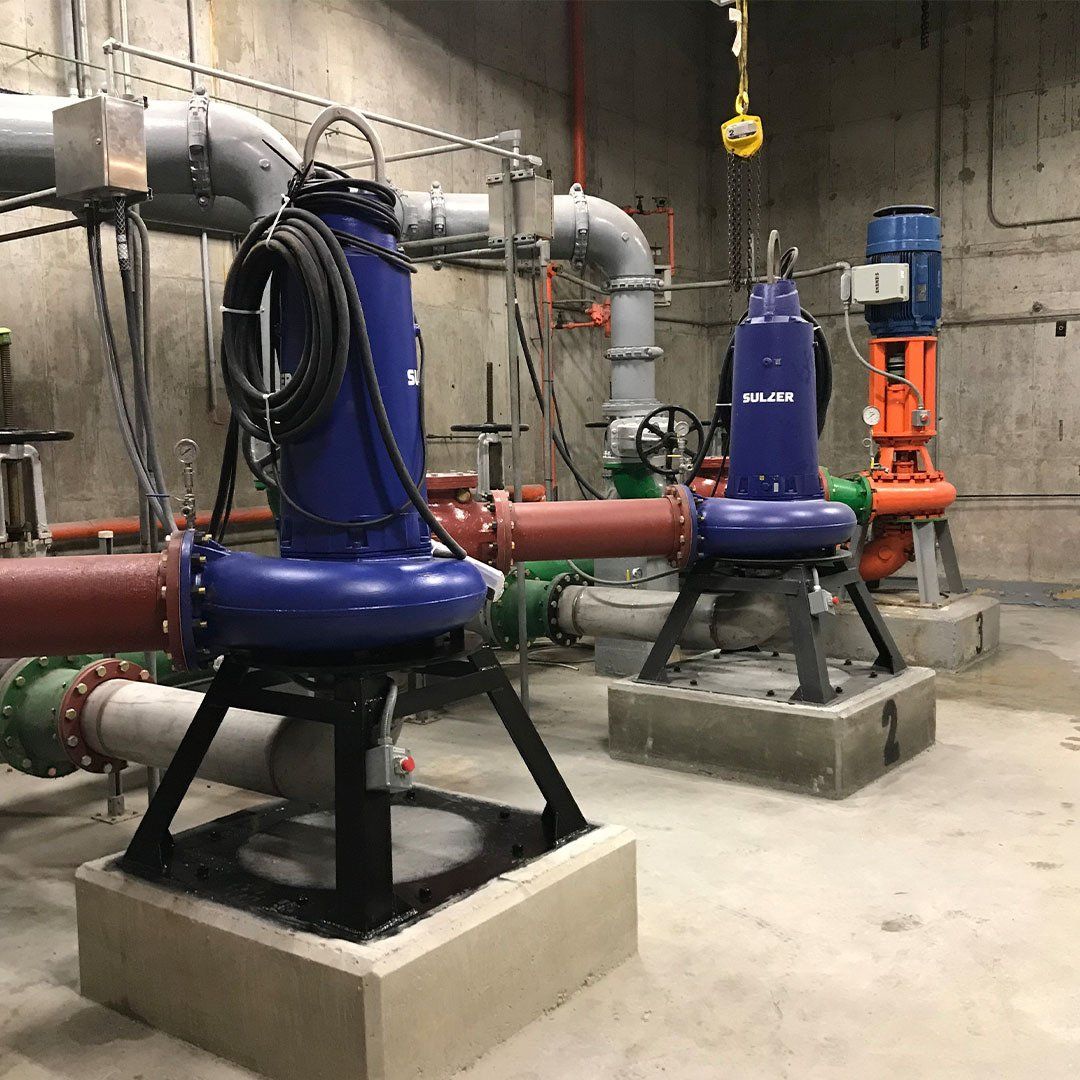 A room filled with lots of pipes and pumps.