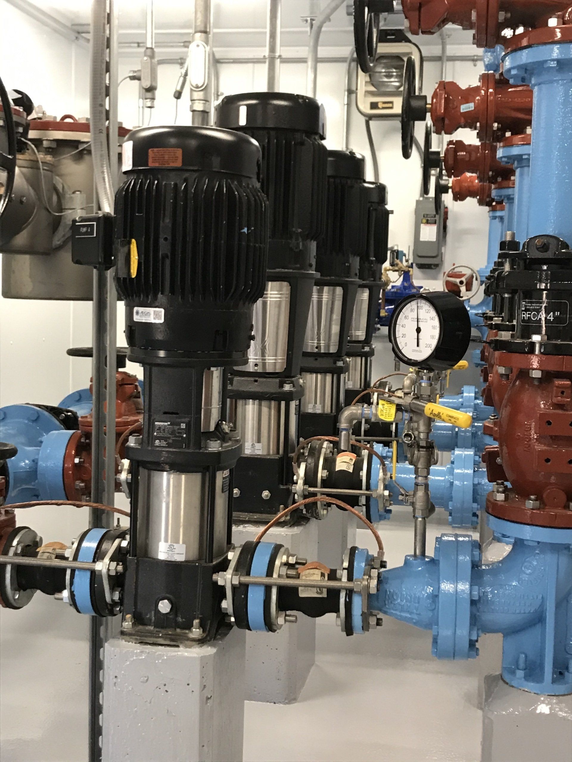 A room filled with lots of pipes and pumps