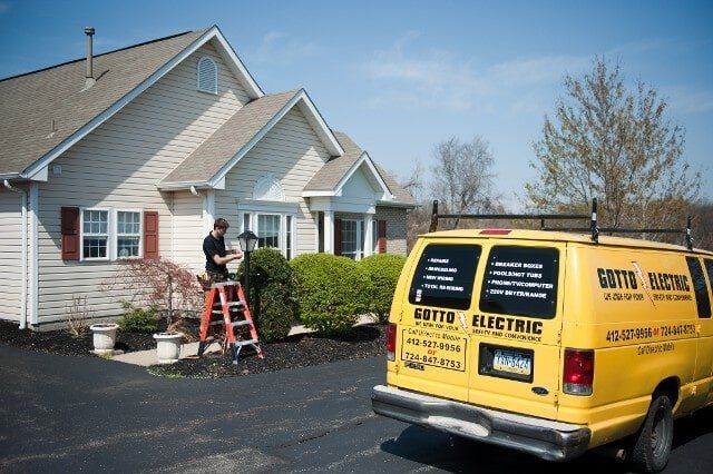 Van in Coraopolis, PA