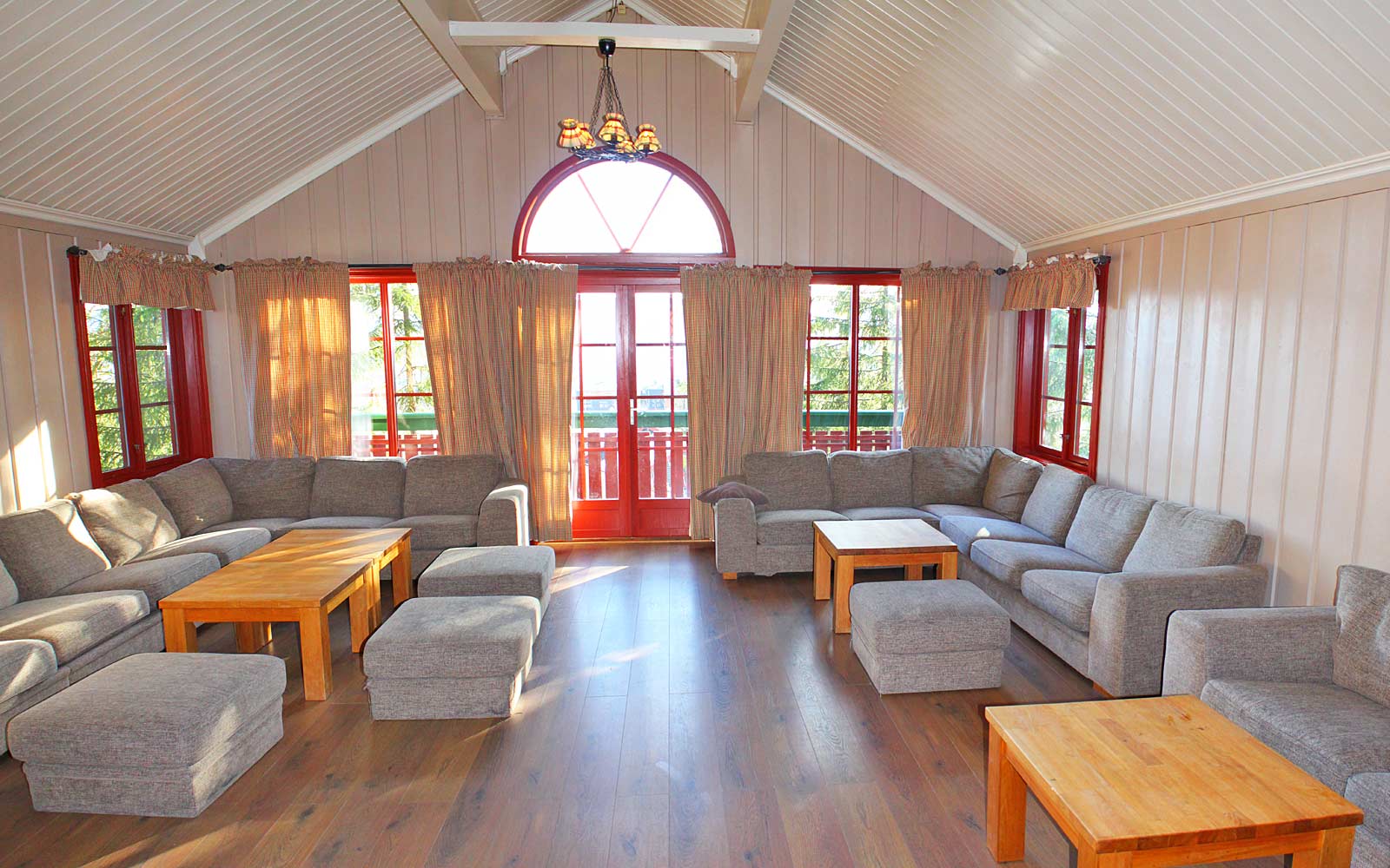 Peisestue 1 hytte Gamleskogen Sjumilskogen booking Trysil