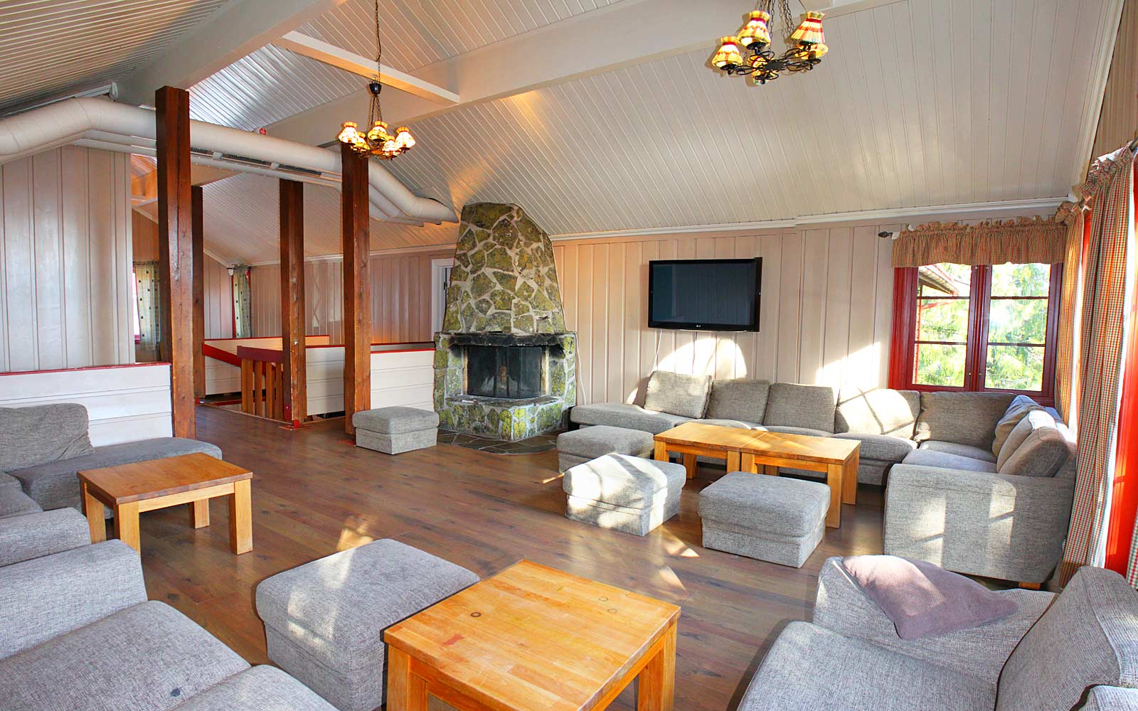 Peisestue 2 hytte Gamleskogen Sjumilskogen booking Trysil