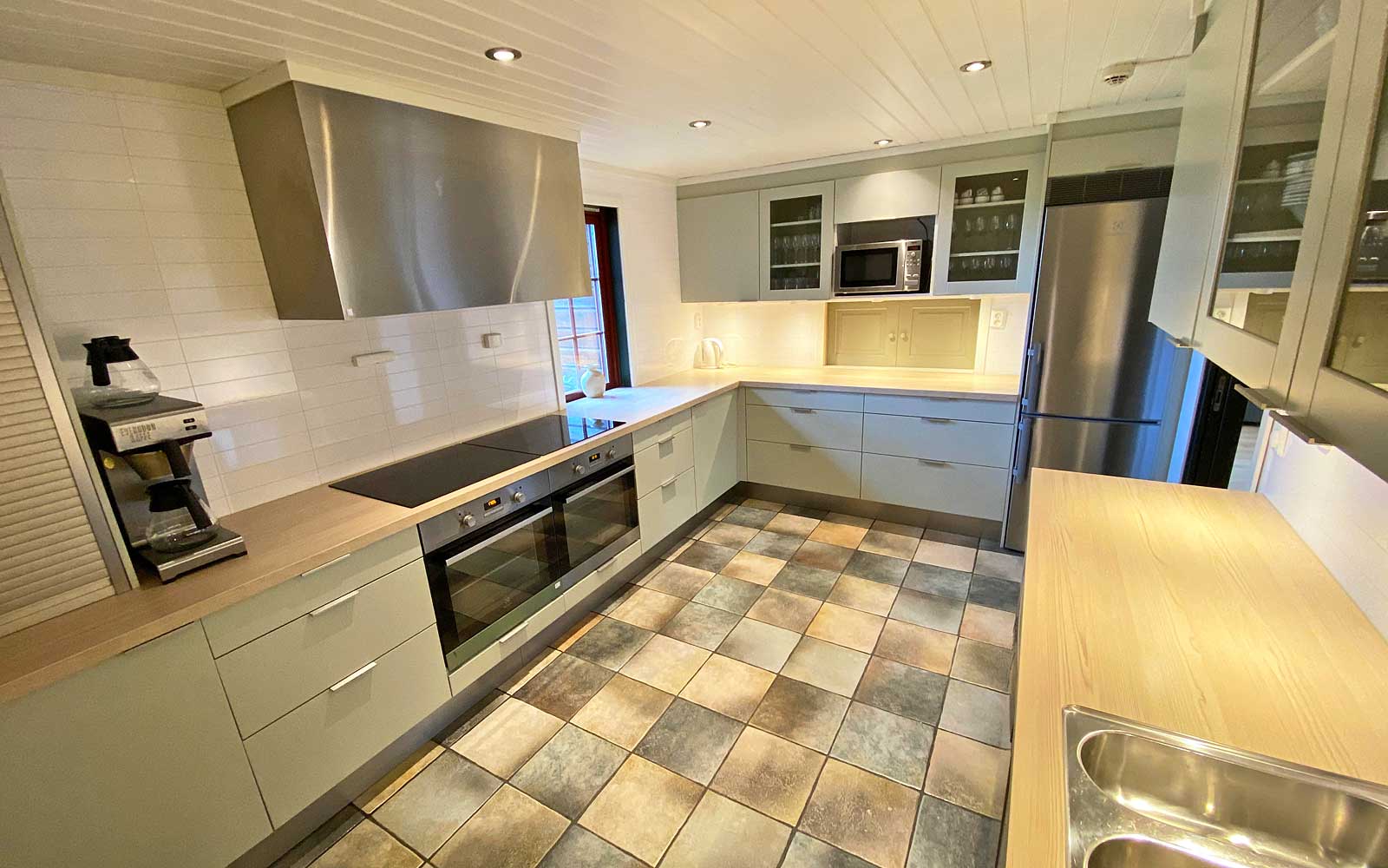 Mostuggua - kitchen - Sjumilskogen booking Trysil