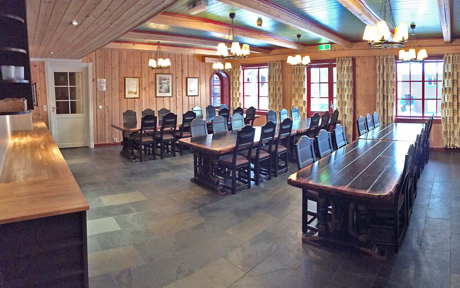 Spisesal 2 hytte Storskogen Sjumilskogen booking Trysil