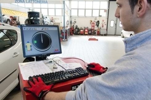 smontaggio componenti carrozzeria auto