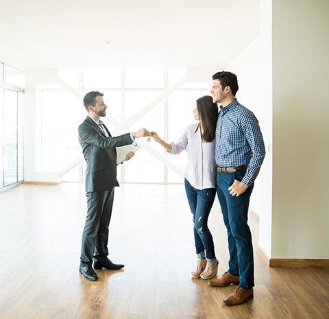 Indianapolis Real Estate – Couple and House Realtor in Indianapolis, IN Indianapolis Real Estate – Couple and House Realtor in Indianapolis, IN