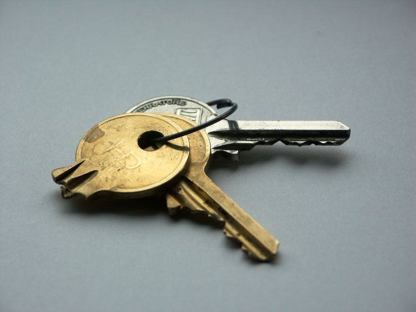 Broken key removal