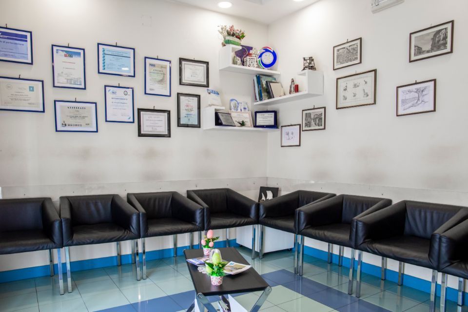 Sala d'aspetto presso lo studio dentistico a Cava de Tirreni