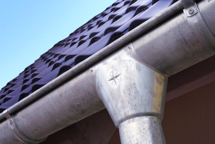 a metal roof gutter