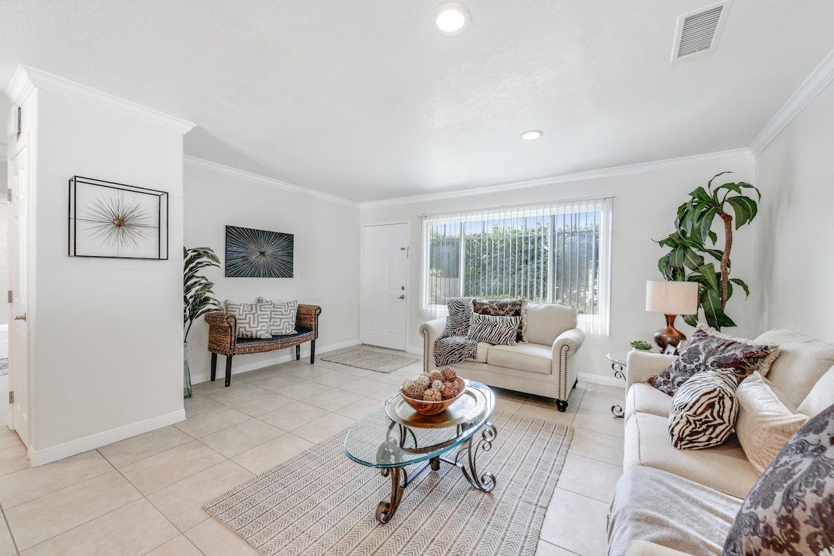 Americana Apartments Orange Gallery