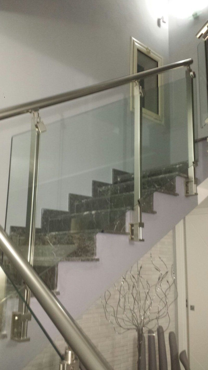 Parapetto scale in vetro stratificato