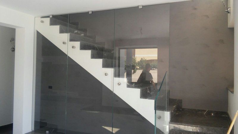 Parapetto moderno in vetro per scale interne