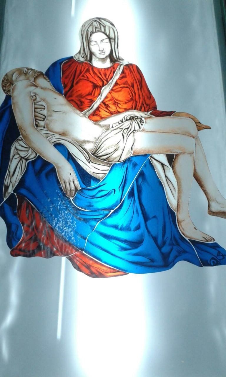 Vetro stratificato con pellicola a tema religioso