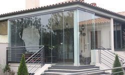ingresso villa con porte a impacchettamento