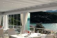 ristorante con vetrate a impacchettamento
