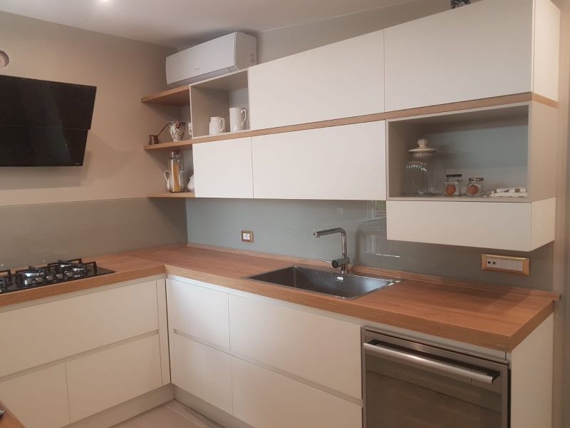paraschizzi per cucina in vetro laccato grigio
