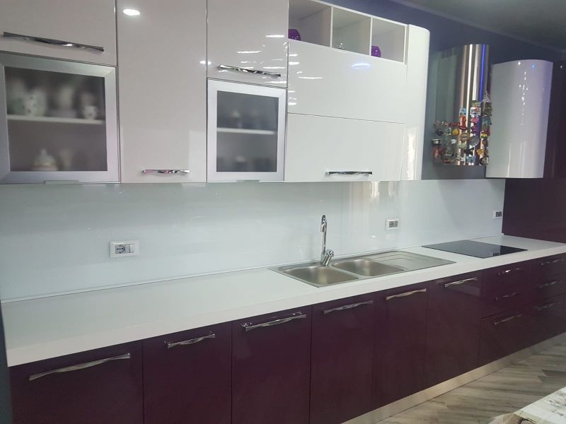 paraschizzi per cucina in vetro laccato bianco