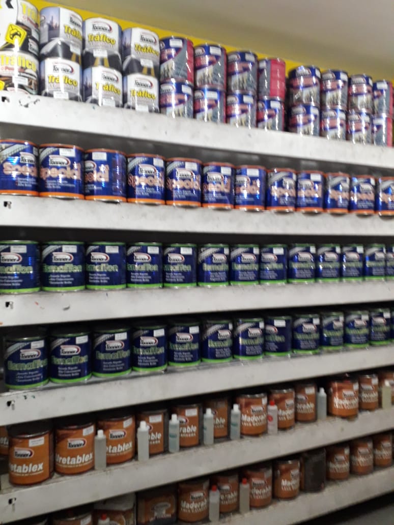 Pinturas Combicolor #2 estantería con pinturas