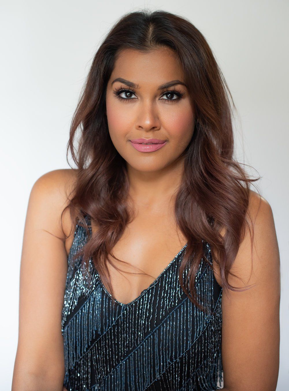 LinkedIn Headshots Toronto | Stacey Naglie Photography | Woman with sleeveless dress