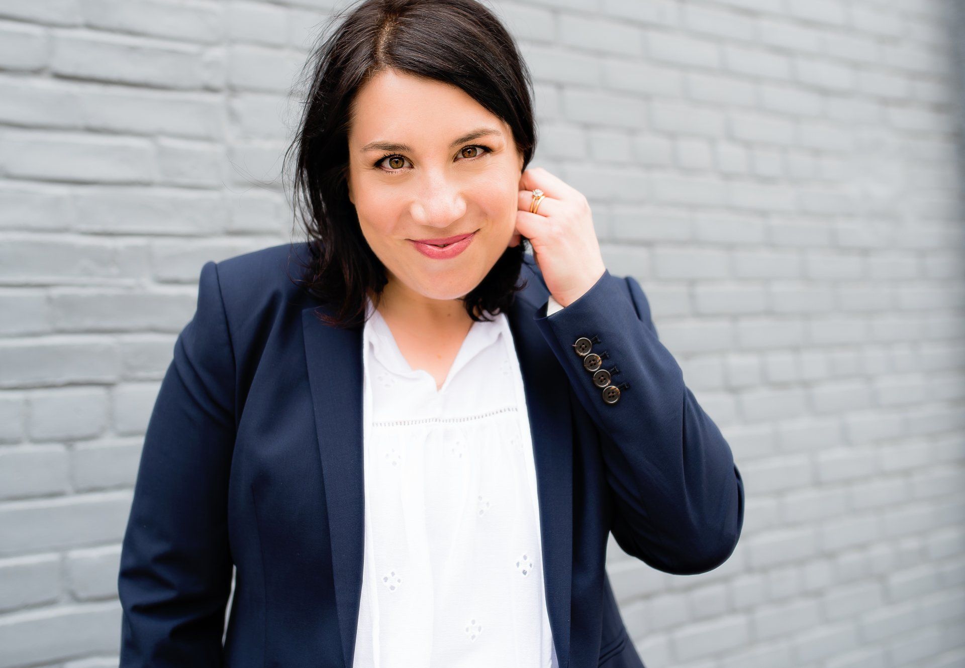LinkedIn Headshots Toronto | Stacey Naglie Photography | Woman with dark jacket