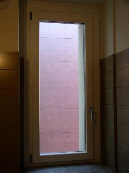 Porta in vetro e legno