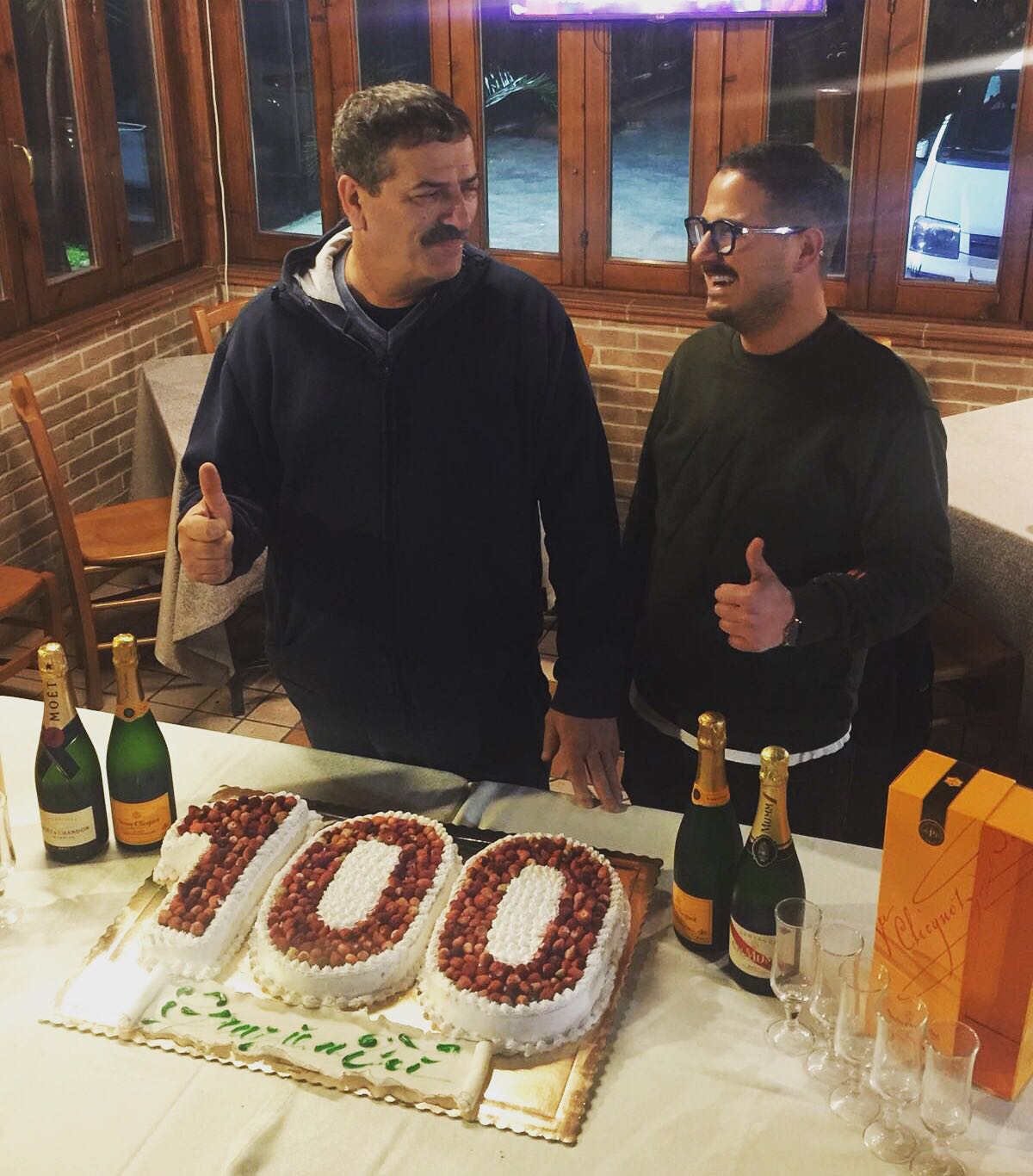 Festeggiamenti dei 100 anni di un ristorante