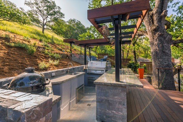 Masonary kitchen with deck
