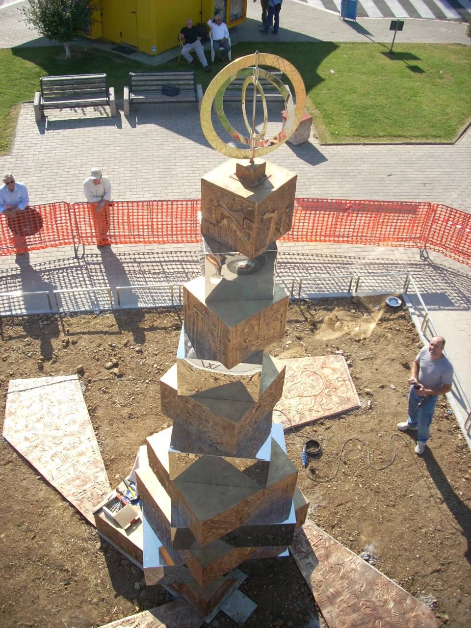 scultura con cubi