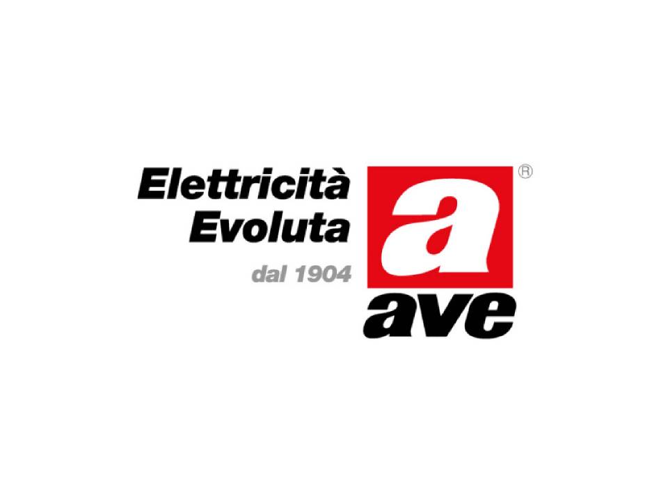 Logo Ave con scritta “Elettricità Evoluta dal 1904” in nero e rosso su sfondo bianco