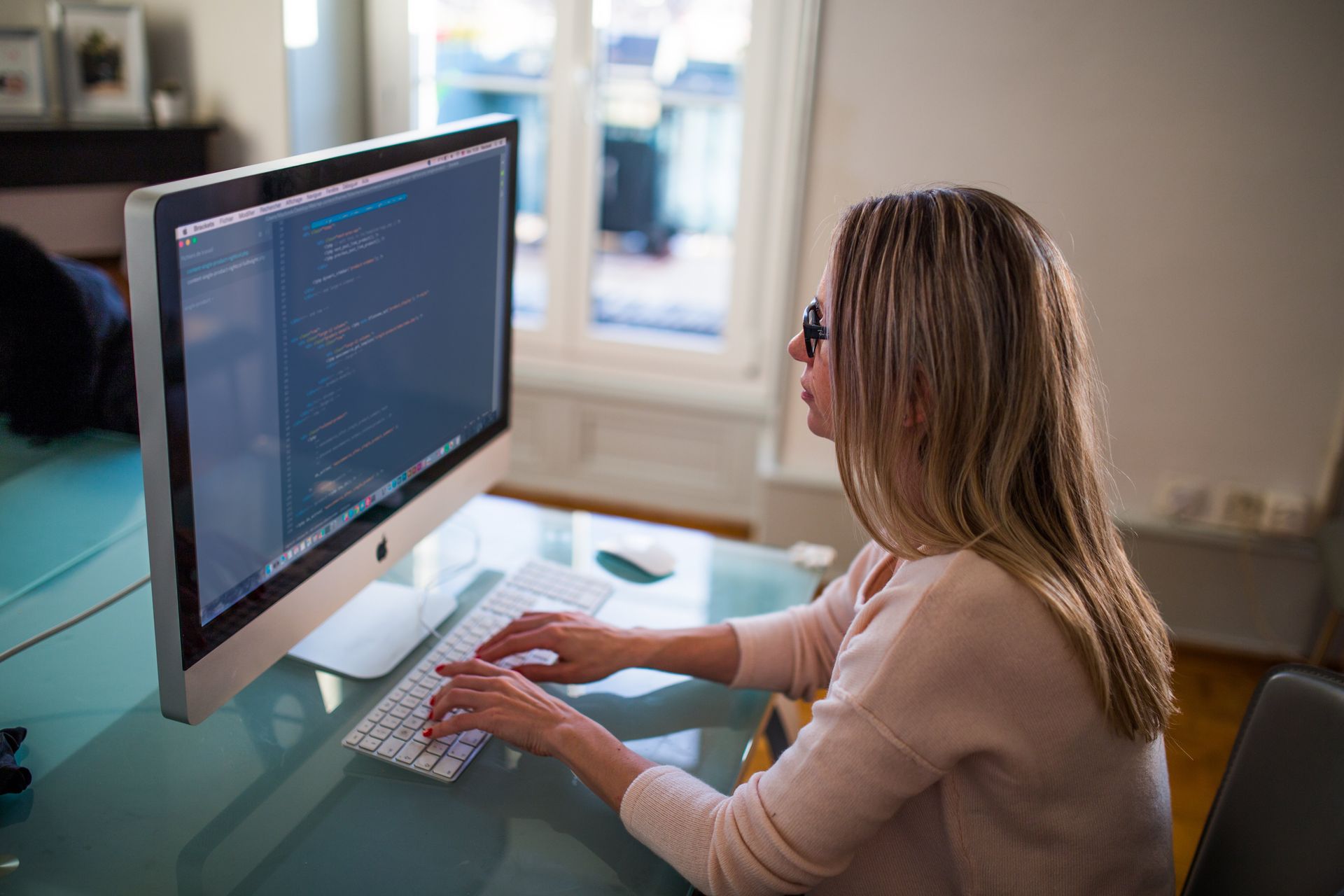 Email marketing, what is cross-channel marketing, automated marketing tools, business email, automated newsletters, email marketing campaign, mass email, email template, effective email marketing, appointment reminders, Automated business communication tools, Main Goes Big Marketing Agency