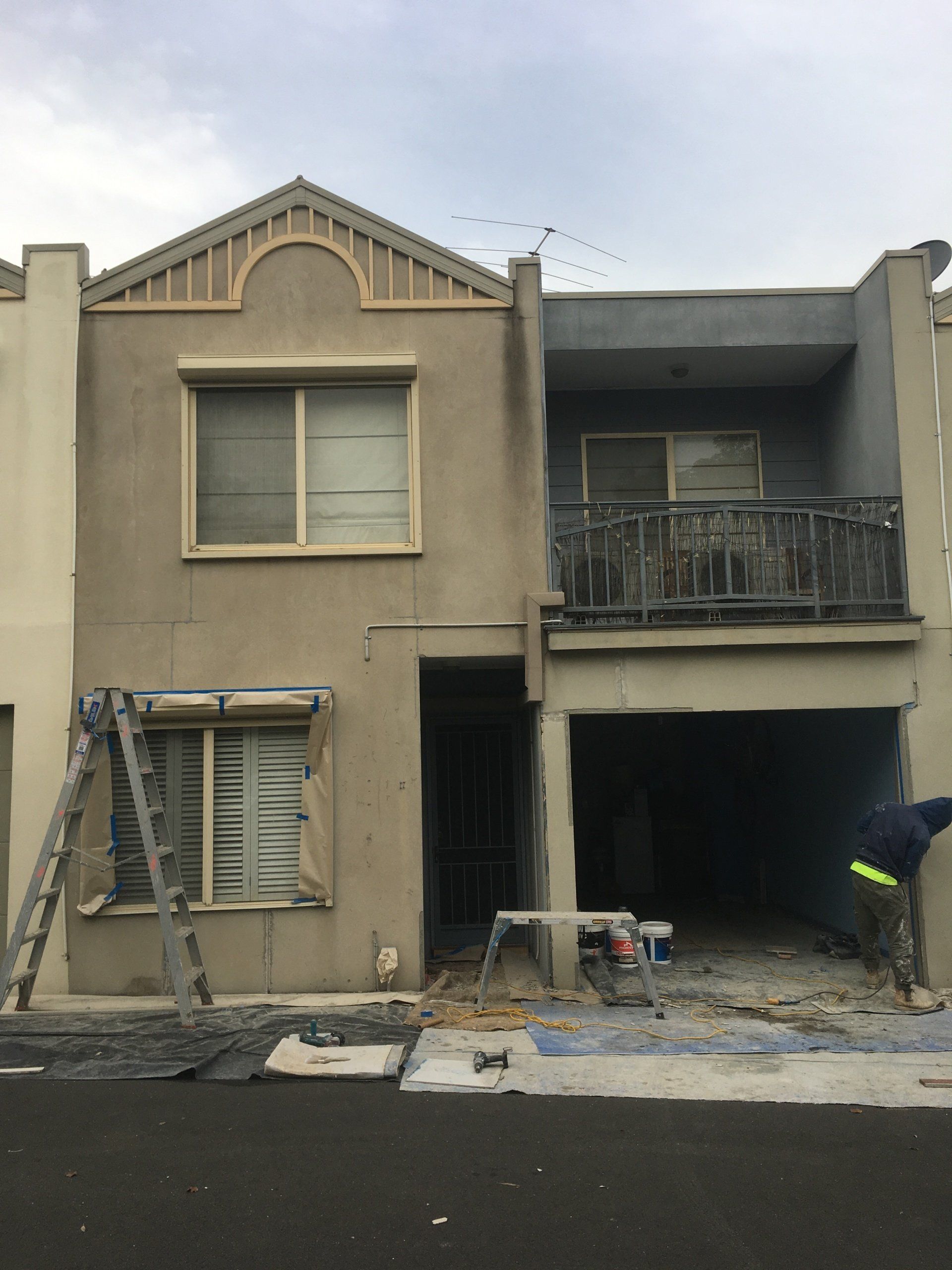 Render repair, crack repair job