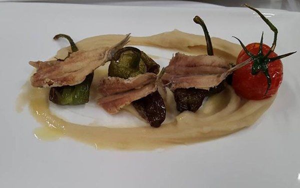 antipasto di alici fritte e peperoni