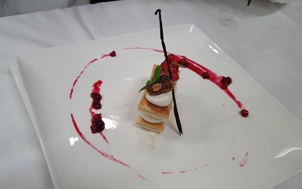 antipasto su piatto bianco
