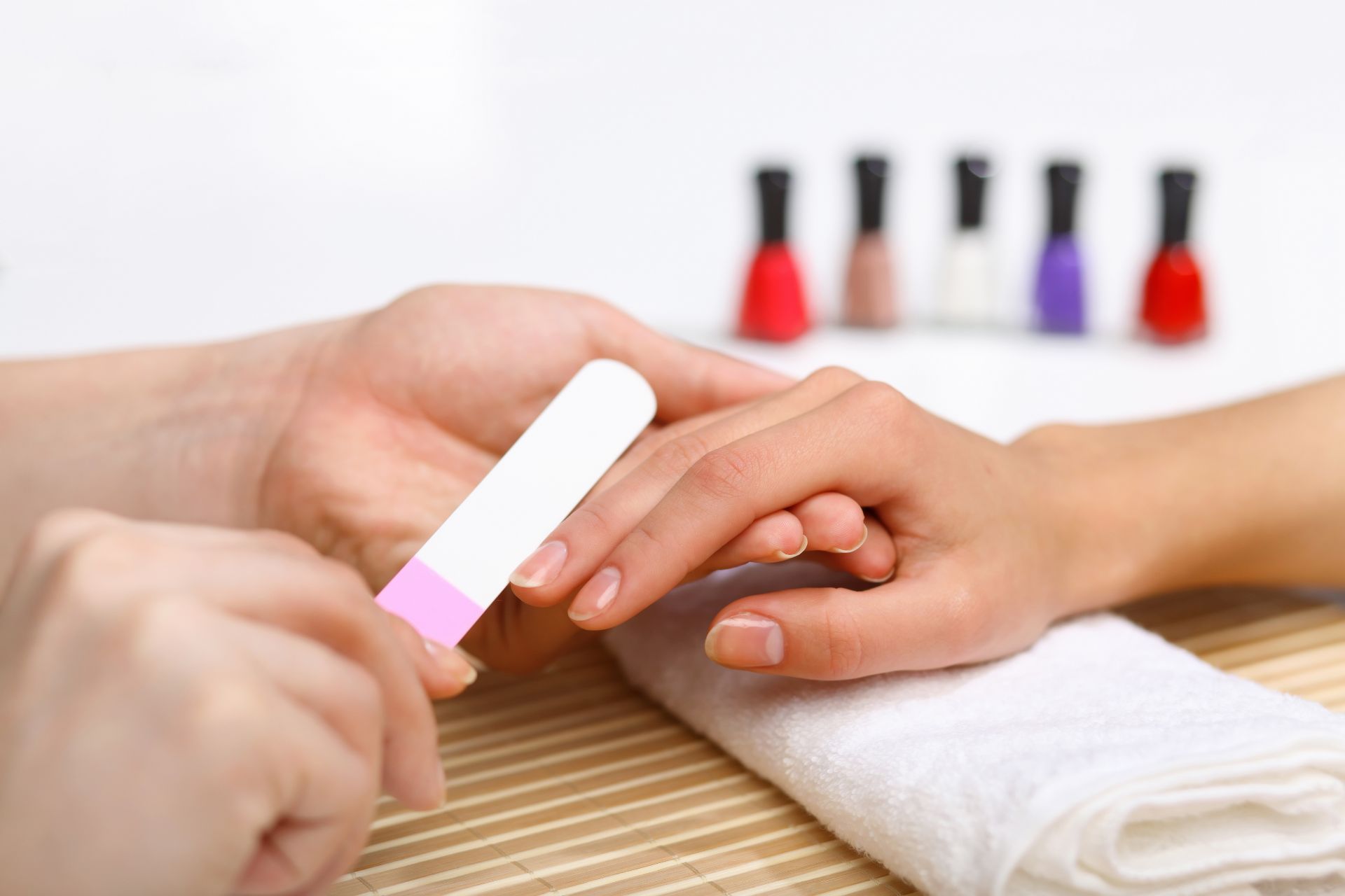 seduta di manicure