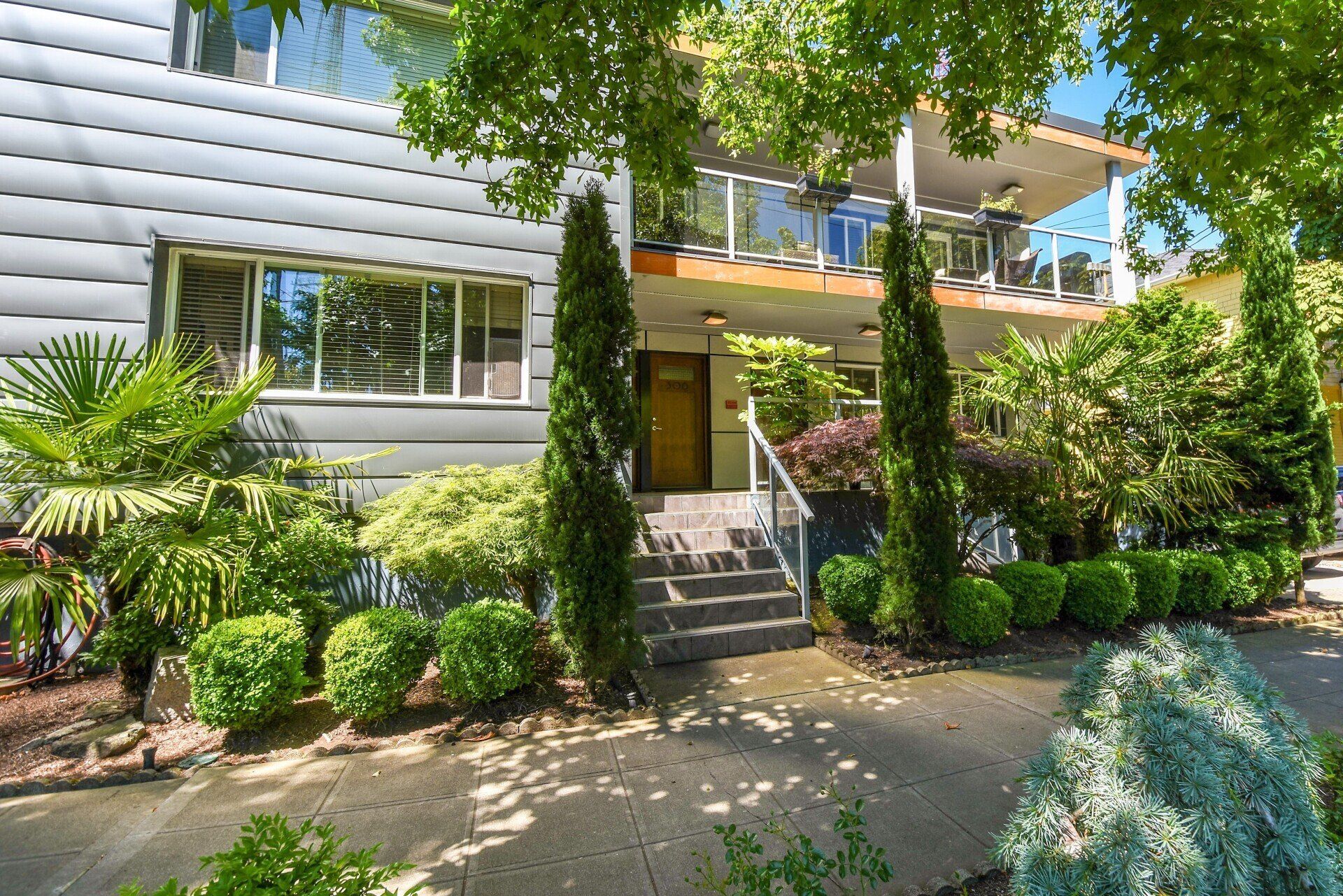 18 Galer Exterior