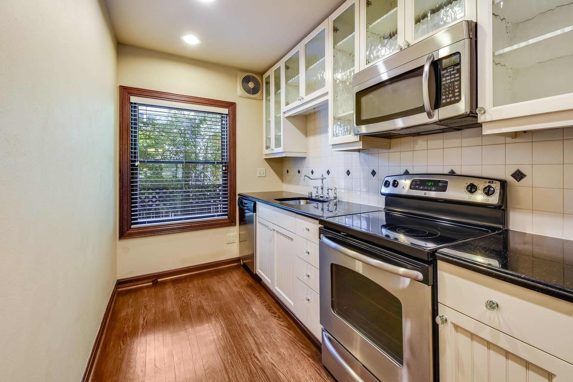 18 Galer Kitchen
